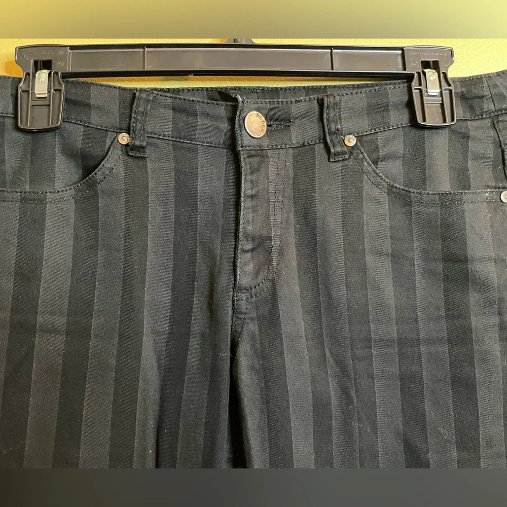 H&M Divided - Size 8 - Picture 3 of 5